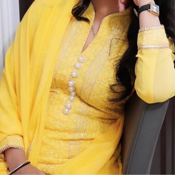 Beautiful Punjabi and Pakistani suit. Different style and material. - Picture 9 of 10